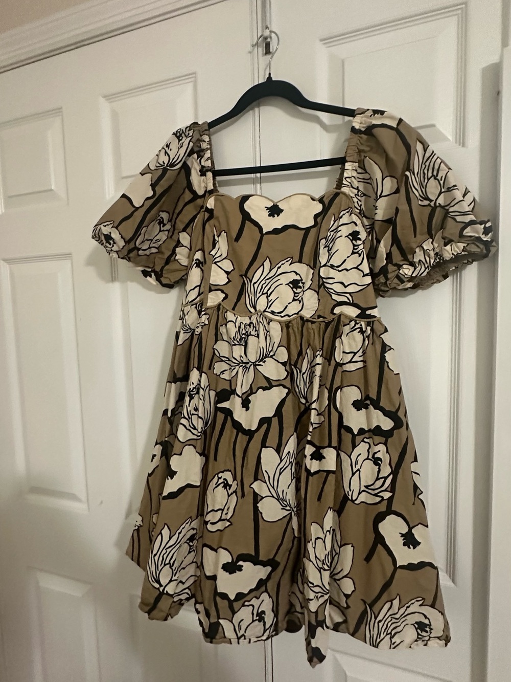 Floral Puff-Sleeve Mini Dress in Khaki and White